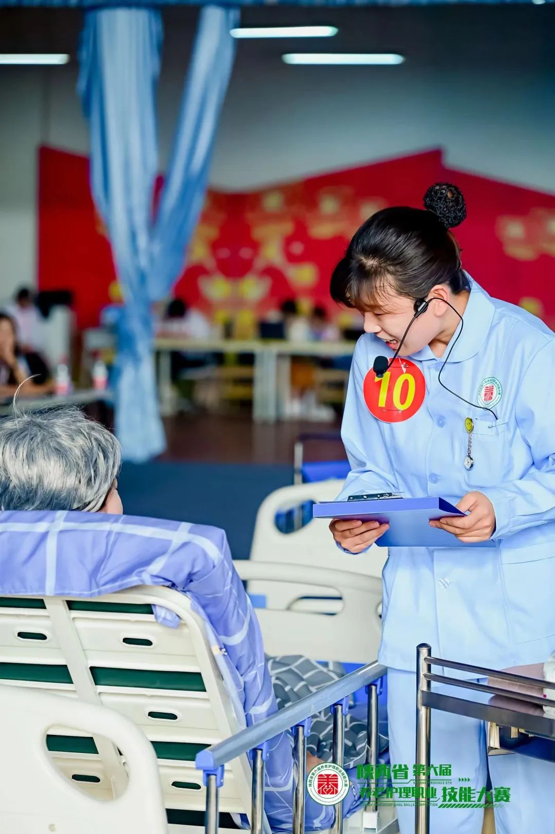 頤悅養(yǎng)老公司的李露露，你是好樣的！