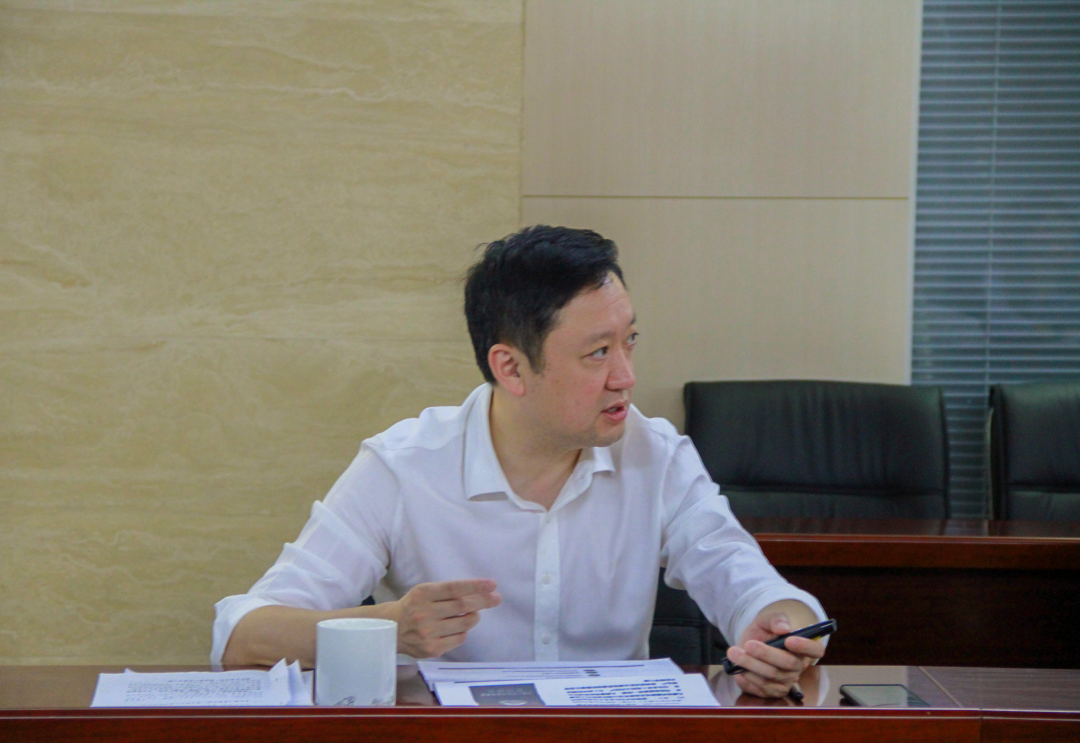 杜巖岫同志參加支部活動，為黨員講授黨課