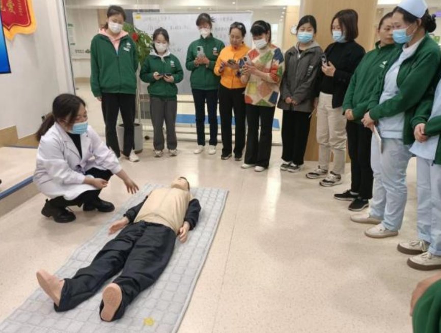 “救”在身邊！共筑服務安全——頤信養(yǎng)老舉辦急救技能培訓